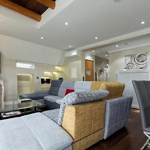 The Queen Luxury - Vinicia , Luxemburg Luxemburg